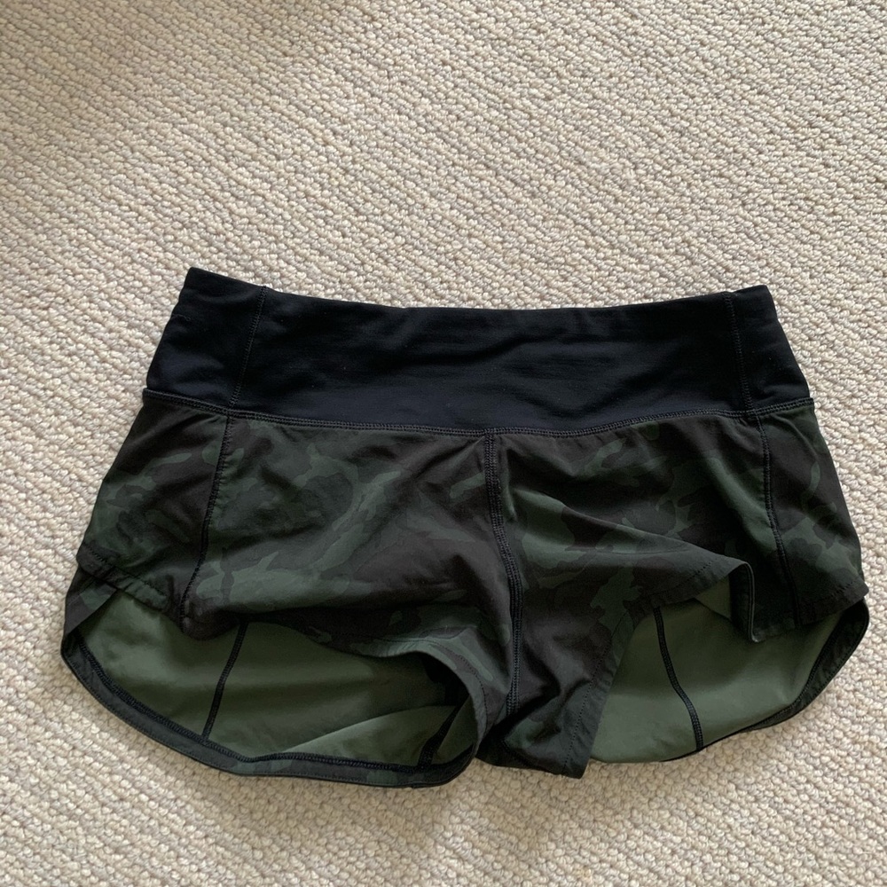 LULULEMON SHORTS Camo size 2reg